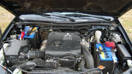 Mitsubishi Pajero Sport II 2.5 DI-D - galeria redakcyjna - maska otwarta