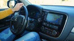Mitsubishi Outlander III PHEV - galeria redakcyjna - kokpit