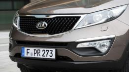 Kia Sportage III Facelifting (2014) - przód - reflektory włączone