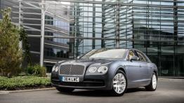 Bentley Flying Spur V8 (2014) - widok z przodu
