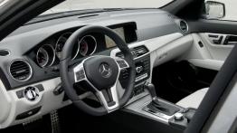 Mercedes C 300 CDI 4MATIC W204 kombi Facelifting - pełny panel przedni