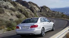 Mercedes E 350 4MATIC Facelifting - widok z tyłu