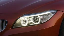 BMW Z4 Roadster Facelifting - lewy przedni reflektor - włączony