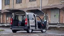 Citroen Berlingo II Combi 1.6 HDI FAP 110KM - galeria redakcyjna - tył - bagażnik otwarty