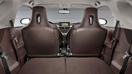 Toyota iQ - tylna kanapa złożona, widok z bagażnika