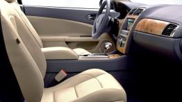 Jaguar XK Coupe - widok ogólny wnętrza z przodu