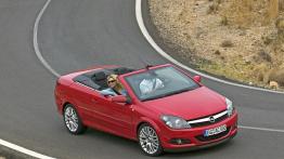 Opel Astra III TwinTop 2007 - widok z przodu