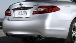 Infiniti M 2010 - widok z tyłu