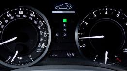 Lexus IS II Cabrio - deska rozdzielcza