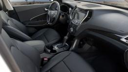 Hyundai Santa Fe Sport 2013 - widok ogólny wnętrza z przodu