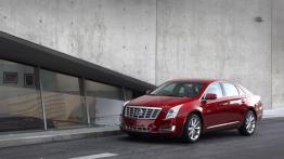 Cadillac XTS - lewy bok