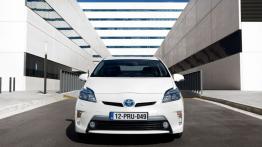Toyota Prius Plug-in Hybrid - widok z przodu