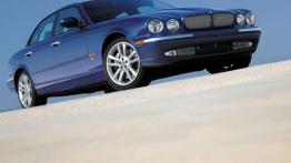 Jaguar XJ - widok z przodu