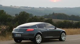 Opel Insignia Concept - widok z tyłu