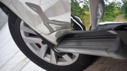 Toyota Land Cruiser V8 Terenowy Facelifting 4.6 VVT-i 318KM - galeria redakcyjna - lewy próg boczny