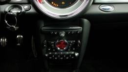 Mini Coupe Coupe 1.6 184KM - galeria redakcyjna - konsola środkowa