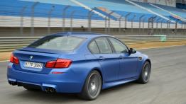 BMW M5 F10 Facelifting (2014) - widok z tyłu