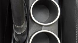 Toyota Verso Facelifting 2.0 D-4D 124KM - galeria redakcyjna (3) - tunel środkowy między fotelami