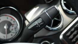 Mercedes GLA 200 CDI 136KM - galeria redakcyjna - manetka zmiany biegów pod kierownicą