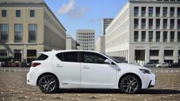 Lexus CT 200h Facelifting (2014) - prawy bok