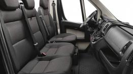 Peugeot Boxer II Facelifting (2014) - widok ogólny wnętrza z przodu