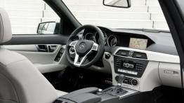 Mercedes C 300 CDI 4MATIC W204 kombi Facelifting - kokpit