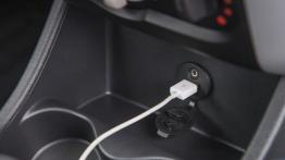 Nissan Almera 2013 - konsola środkowa