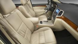 Jeep Grand Cherokee 2009 - widok ogólny wnętrza z przodu