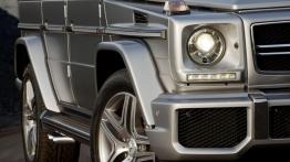 Mercedes G63 AMG 2013 - prawy przedni reflektor - włączony