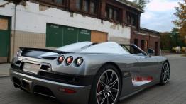 Koenigsegg CCR Edo Competition - tył - reflektory wyłączone
