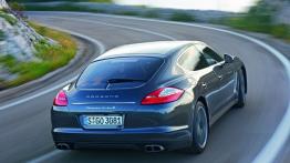 Porsche Panamera Turbo S - widok z tyłu