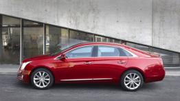 Cadillac XTS - lewy bok