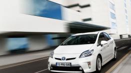 Toyota Prius Plug-in Hybrid - widok z przodu