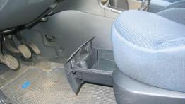 Fiat Stilo Multi Wagon 1.9 JTD Dynamic - szuflada pod fotelem przednim