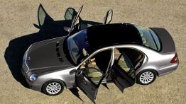 Mercedes Klasa E 2006 - widok z góry