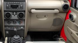Jeep Wrangler 2007 - konsola środkowa