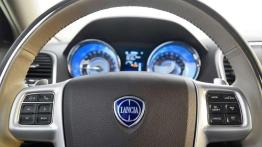 Hyundai Genesis 3.8 HTRAC vs. Lancia Thema 3.6 AWD - nie tylko Niemcy