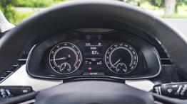 Skoda Scala 1.0 TSI 115 KM - galeria redakcyjna - inny element panelu przedniego