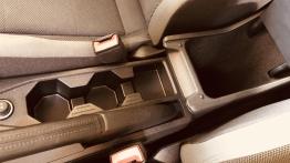 Volkswagen Polo 1.0 TSI 115 KM - galeria redakcyjna (2) - tunel ?rodkowy mi?dzy fotelami