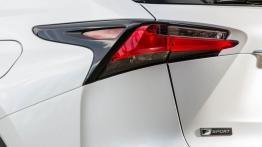 Lexus NX 200t F-Sport (2015) - wersja amerykańska - lewy tylny reflektor - wyłączony