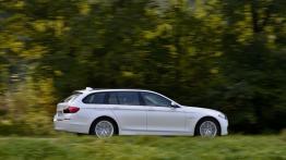 BMW serii 5 F11 520d Touring (2015) - prawy bok