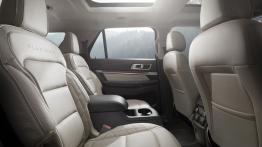 Ford Explorer 2016 - widok ogólny wnętrza