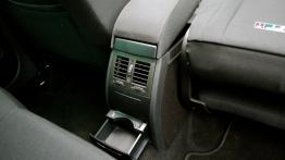 Skoda Yeti Outdoor 2.0 TDI 170KM - galeria redakcyjna - tunel środkowy z tyłu