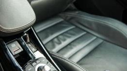 Renault Laguna Coupe GT 2.0 dCi - galeria redakcyjna - tunel środkowy między fotelami