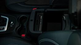 Jeep Cherokee V 2.0 MJD 170KM - galeria redakcyjna - schowek w podłokietniku przednim