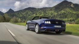 Ford Mustang VI Cabrio EcoBoost (2015) - wersja europejska - widok z tyłu