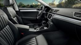 Skoda Superb III Combi (2015) - widok ogólny wnętrza z przodu