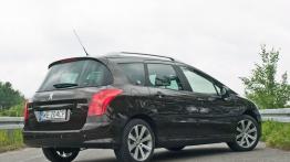 Peugeot 308 SW Facelifting 1.6 e-HDI FAP STT 112KM - galeria redakcyjna - widok z tyłu