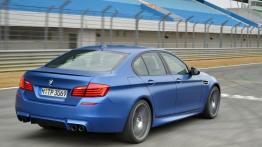 BMW M5 F10 Facelifting (2014) - widok z tyłu
