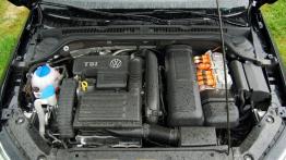 Volkswagen Jetta VI Sedan 1.4 TSI Hybrid 170KM - galeria redakcyjna - maska otwarta
